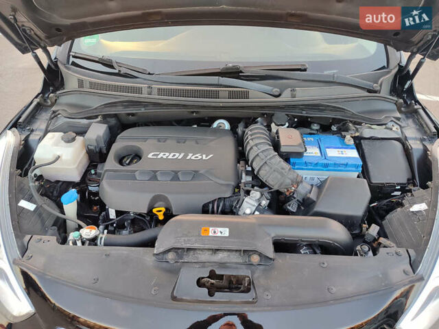 Черный Хендай и40, объемом двигателя 1.7 л и пробегом 165 тыс. км за 13900 $, фото 26 на Automoto.ua