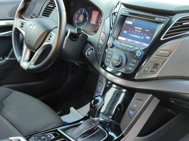 Черный Хендай и40, объемом двигателя 1.7 л и пробегом 165 тыс. км за 13900 $, фото 23 на Automoto.ua