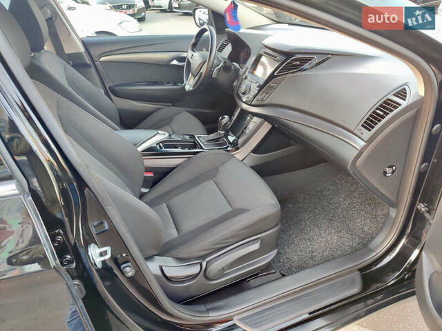 Черный Хендай и40, объемом двигателя 1.7 л и пробегом 165 тыс. км за 13900 $, фото 20 на Automoto.ua