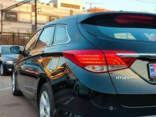 Черный Хендай и40, объемом двигателя 1.7 л и пробегом 165 тыс. км за 13900 $, фото 10 на Automoto.ua