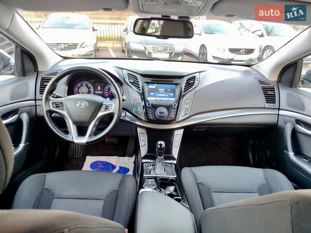 Черный Хендай и40, объемом двигателя 1.7 л и пробегом 165 тыс. км за 13900 $, фото 25 на Automoto.ua