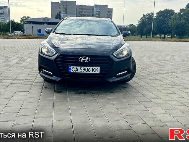 Черный Хендай и40, объемом двигателя 1.7 л и пробегом 207 тыс. км за 13500 $, фото 2 на Automoto.ua