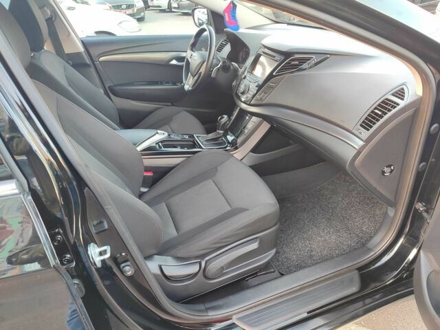 Черный Хендай и40, объемом двигателя 1.7 л и пробегом 165 тыс. км за 13900 $, фото 22 на Automoto.ua