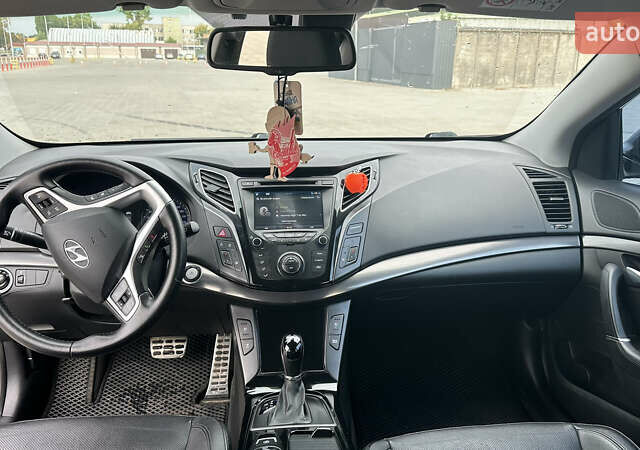 Чорний Хендай і40, об'ємом двигуна 1.7 л та пробігом 212 тис. км за 11900 $, фото 6 на Automoto.ua