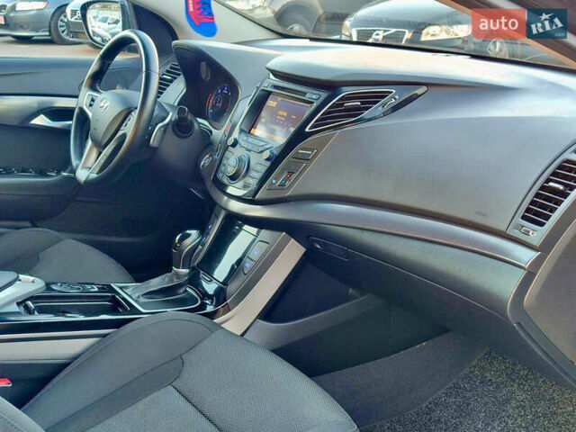 Черный Хендай и40, объемом двигателя 1.7 л и пробегом 165 тыс. км за 13900 $, фото 21 на Automoto.ua