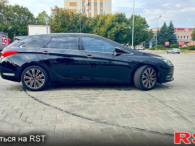 Черный Хендай и40, объемом двигателя 1.7 л и пробегом 207 тыс. км за 13500 $, фото 1 на Automoto.ua