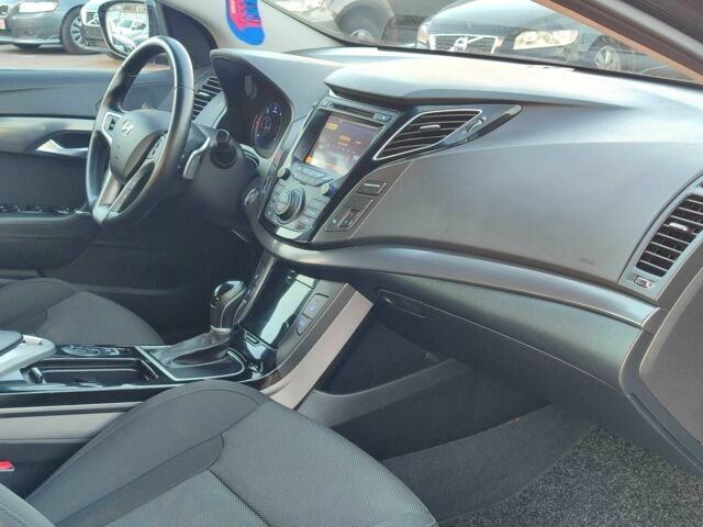 Черный Хендай и40, объемом двигателя 1.7 л и пробегом 165 тыс. км за 13900 $, фото 1 на Automoto.ua