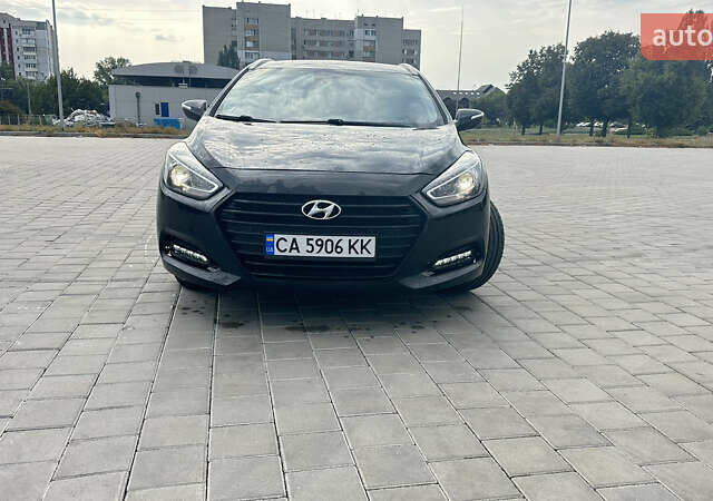 Черный Хендай и40, объемом двигателя 1.69 л и пробегом 207 тыс. км за 13500 $, фото 1 на Automoto.ua