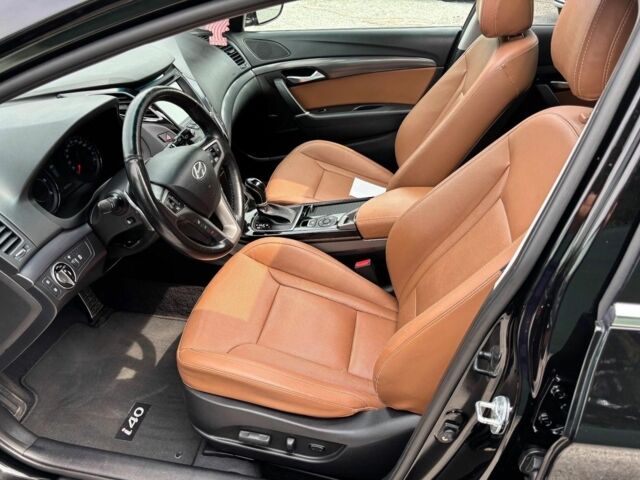 Черный Хендай и40, объемом двигателя 1.7 л и пробегом 182 тыс. км за 8820 $, фото 7 на Automoto.ua