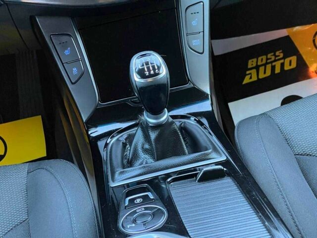 Черный Хендай и40, объемом двигателя 1.6 л и пробегом 318 тыс. км за 11700 $, фото 17 на Automoto.ua