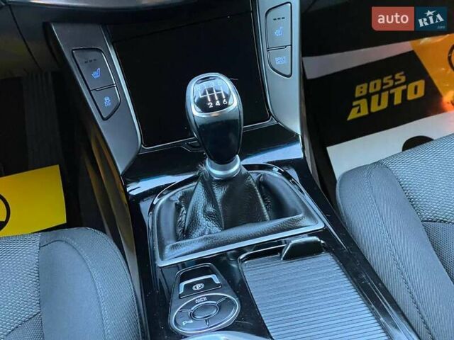 Черный Хендай и40, объемом двигателя 1.6 л и пробегом 318 тыс. км за 11700 $, фото 17 на Automoto.ua