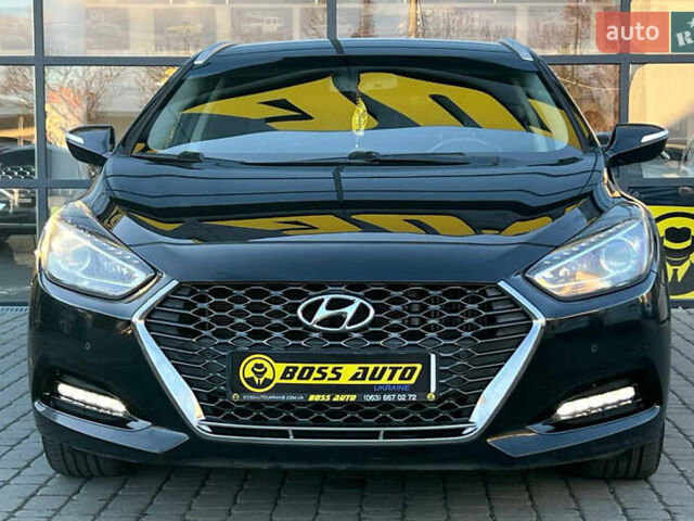 Черный Хендай и40, объемом двигателя 1.6 л и пробегом 318 тыс. км за 11700 $, фото 1 на Automoto.ua