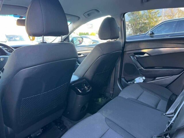 Черный Хендай и40, объемом двигателя 1.6 л и пробегом 318 тыс. км за 11700 $, фото 15 на Automoto.ua