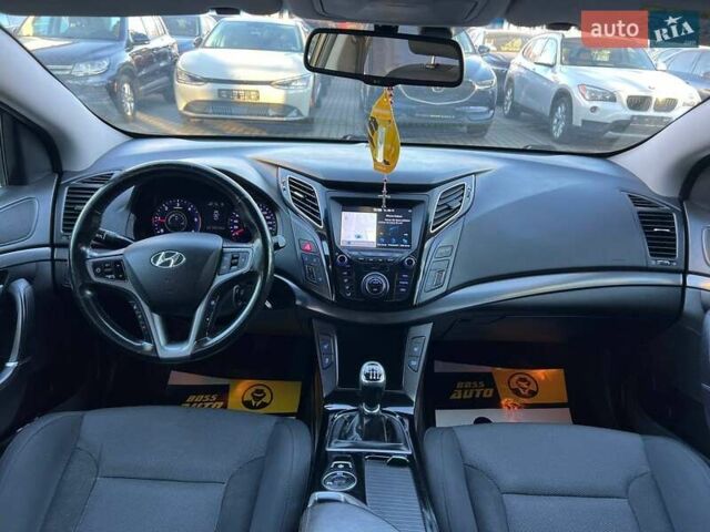 Черный Хендай и40, объемом двигателя 1.6 л и пробегом 318 тыс. км за 11700 $, фото 14 на Automoto.ua