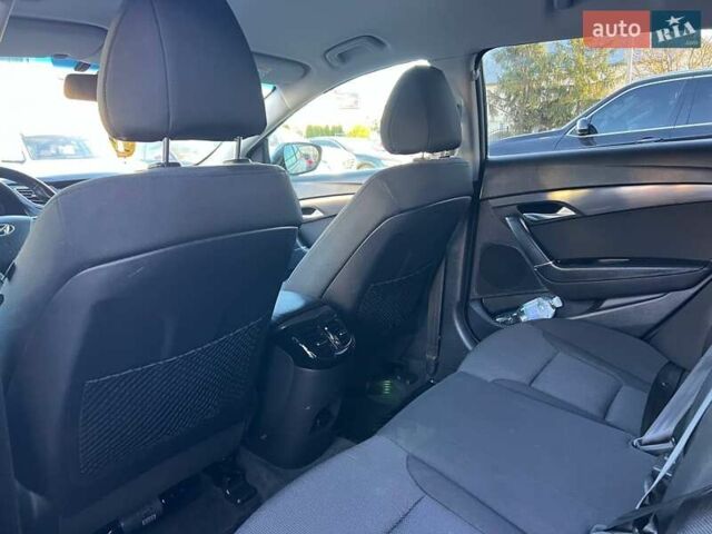 Черный Хендай и40, объемом двигателя 1.6 л и пробегом 318 тыс. км за 11700 $, фото 15 на Automoto.ua