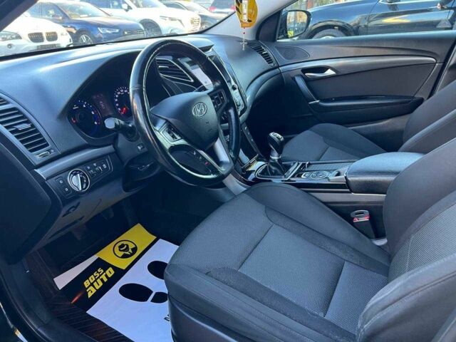 Черный Хендай и40, объемом двигателя 1.6 л и пробегом 318 тыс. км за 11700 $, фото 10 на Automoto.ua