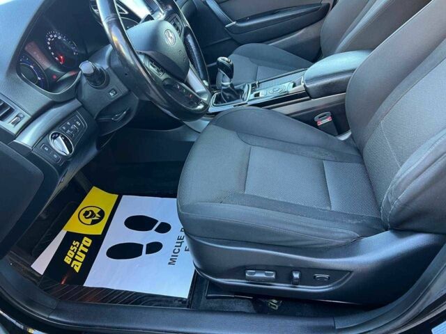 Черный Хендай и40, объемом двигателя 1.6 л и пробегом 318 тыс. км за 11700 $, фото 9 на Automoto.ua