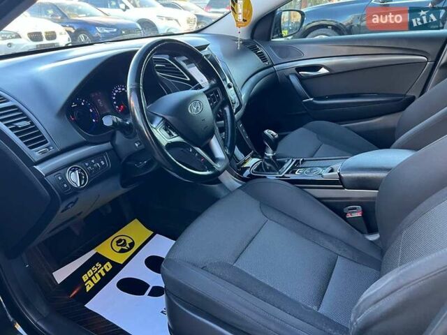 Черный Хендай и40, объемом двигателя 1.6 л и пробегом 318 тыс. км за 11700 $, фото 10 на Automoto.ua