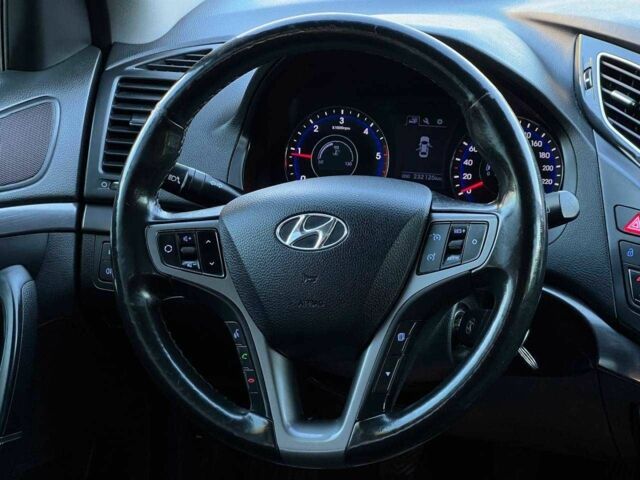 Черный Хендай и40, объемом двигателя 1.6 л и пробегом 318 тыс. км за 11700 $, фото 16 на Automoto.ua