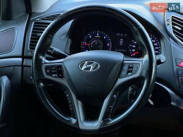 Черный Хендай и40, объемом двигателя 1.6 л и пробегом 318 тыс. км за 11700 $, фото 16 на Automoto.ua