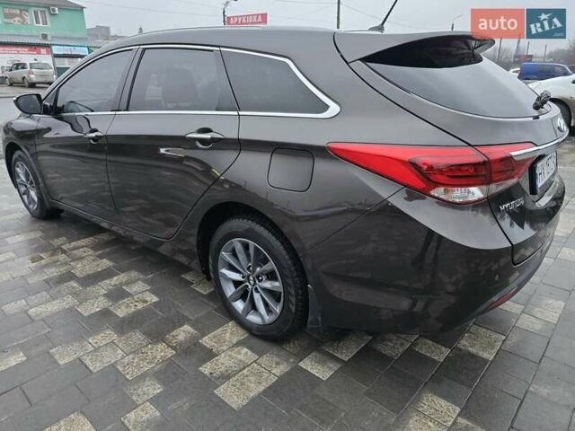 Коричневый Хендай и40, объемом двигателя 1.69 л и пробегом 321 тыс. км за 12200 $, фото 11 на Automoto.ua