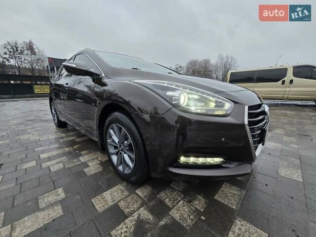 Коричневый Хендай и40, объемом двигателя 1.69 л и пробегом 321 тыс. км за 12200 $, фото 2 на Automoto.ua