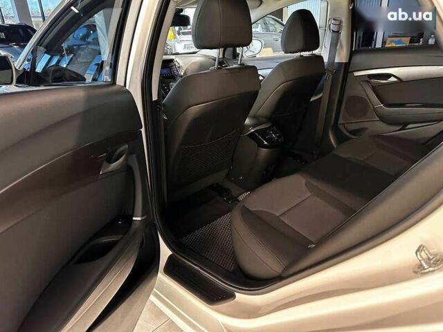 Хендай и40, объемом двигателя 0 л и пробегом 288 тыс. км за 9300 $, фото 21 на Automoto.ua