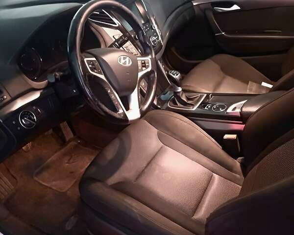 Хендай и40, объемом двигателя 1.7 л и пробегом 279 тыс. км за 10500 $, фото 6 на Automoto.ua