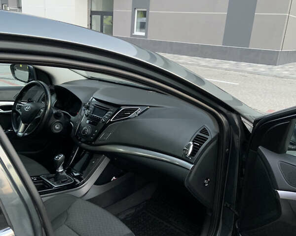 Сірий Хендай і40, об'ємом двигуна 1.69 л та пробігом 142 тис. км за 11000 $, фото 16 на Automoto.ua