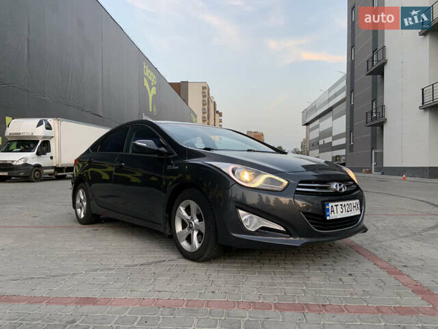 Сірий Хендай і40, об'ємом двигуна 1.69 л та пробігом 142 тис. км за 11000 $, фото 3 на Automoto.ua