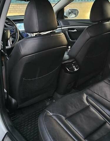 Серый Хендай и40, объемом двигателя 2 л и пробегом 142 тыс. км за 9970 $, фото 2 на Automoto.ua