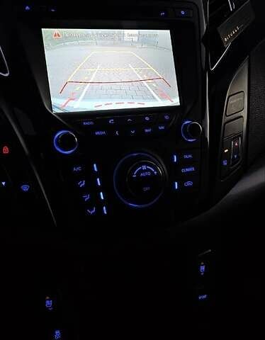 Серый Хендай и40, объемом двигателя 2 л и пробегом 142 тыс. км за 9970 $, фото 10 на Automoto.ua