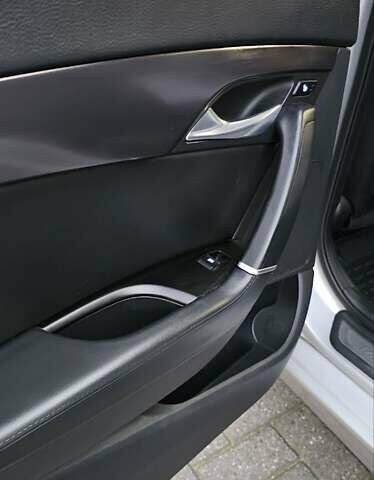 Серый Хендай и40, объемом двигателя 2 л и пробегом 142 тыс. км за 9970 $, фото 9 на Automoto.ua