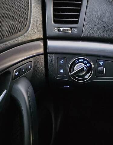 Серый Хендай и40, объемом двигателя 2 л и пробегом 142 тыс. км за 9970 $, фото 5 на Automoto.ua