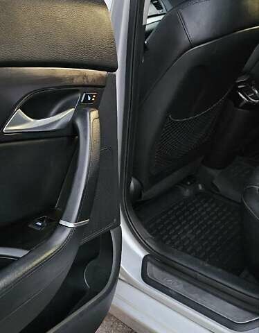 Серый Хендай и40, объемом двигателя 2 л и пробегом 142 тыс. км за 9970 $, фото 1 на Automoto.ua