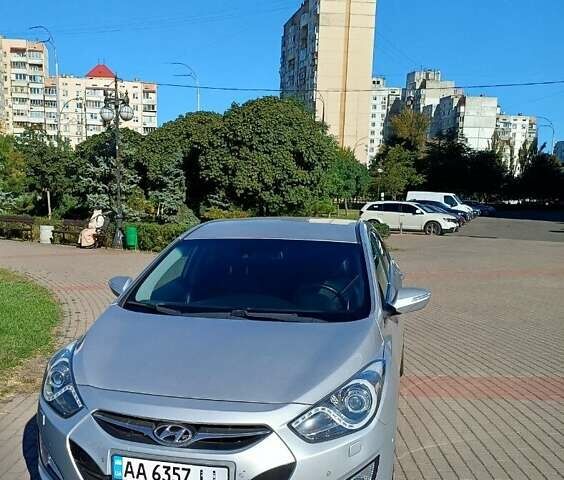 Серый Хендай и40, объемом двигателя 2 л и пробегом 142 тыс. км за 9970 $, фото 14 на Automoto.ua