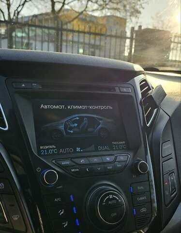 Серый Хендай и40, объемом двигателя 2 л и пробегом 142 тыс. км за 9970 $, фото 12 на Automoto.ua