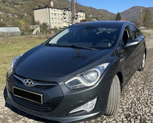 Сірий Хендай і40, об'ємом двигуна 1.7 л та пробігом 230 тис. км за 10400 $, фото 1 на Automoto.ua