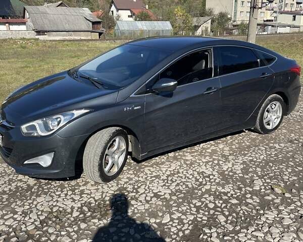 Сірий Хендай і40, об'ємом двигуна 1.7 л та пробігом 230 тис. км за 10400 $, фото 8 на Automoto.ua