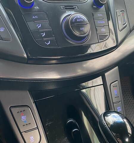 Серый Хендай и40, объемом двигателя 1.7 л и пробегом 270 тыс. км за 10400 $, фото 16 на Automoto.ua