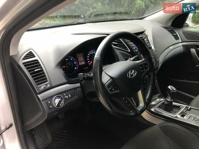 Серый Хендай и40, объемом двигателя 1.7 л и пробегом 174 тыс. км за 7900 $, фото 10 на Automoto.ua