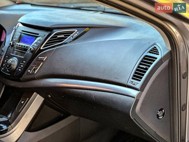 Серый Хендай и40, объемом двигателя 1.69 л и пробегом 142 тыс. км за 9100 $, фото 99 на Automoto.ua