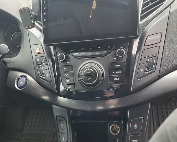 Серый Хендай и40, объемом двигателя 1.7 л и пробегом 238 тыс. км за 8500 $, фото 22 на Automoto.ua