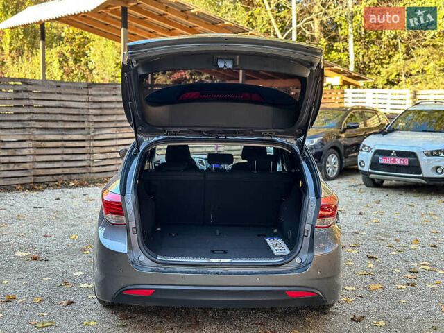 Серый Хендай и40, объемом двигателя 1.69 л и пробегом 142 тыс. км за 9100 $, фото 84 на Automoto.ua