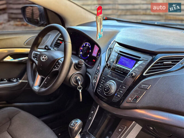 Серый Хендай и40, объемом двигателя 1.69 л и пробегом 142 тыс. км за 9100 $, фото 95 на Automoto.ua