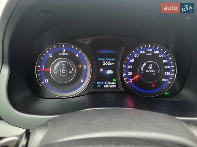 Серый Хендай и40, объемом двигателя 1.7 л и пробегом 238 тыс. км за 8500 $, фото 21 на Automoto.ua