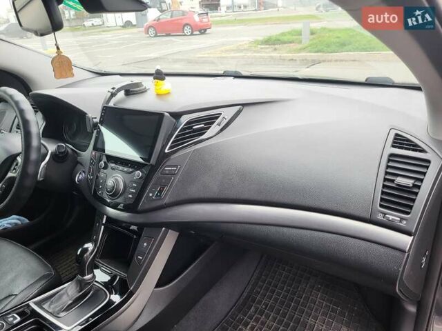 Серый Хендай и40, объемом двигателя 1.7 л и пробегом 238 тыс. км за 8500 $, фото 24 на Automoto.ua