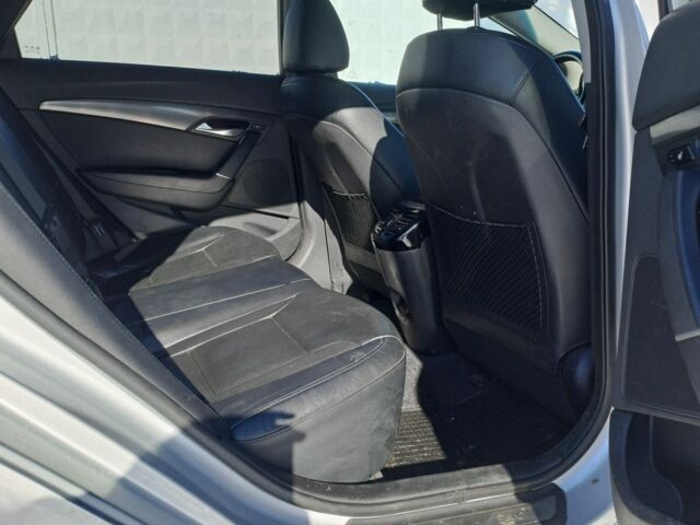 Серый Хендай и40, объемом двигателя 1.7 л и пробегом 261 тыс. км за 9900 $, фото 7 на Automoto.ua