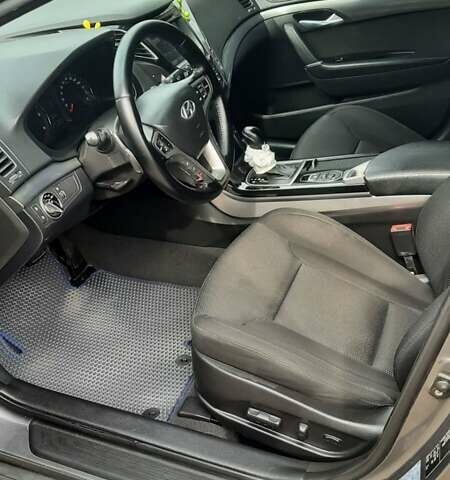 Серый Хендай и40, объемом двигателя 1.69 л и пробегом 248 тыс. км за 10499 $, фото 12 на Automoto.ua