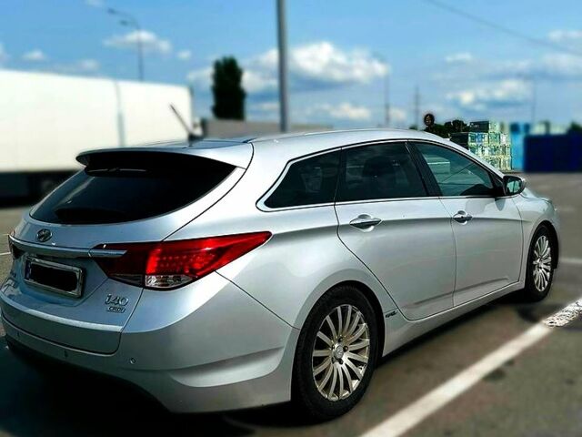 Серый Хендай и40, объемом двигателя 2 л и пробегом 268 тыс. км за 9900 $, фото 7 на Automoto.ua